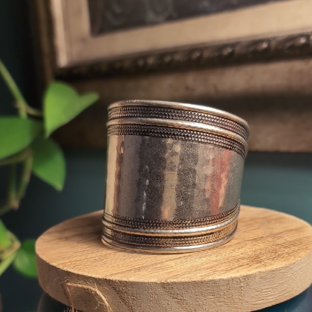 Chic Silver Hammered Cuff Bracelet Set - image 8